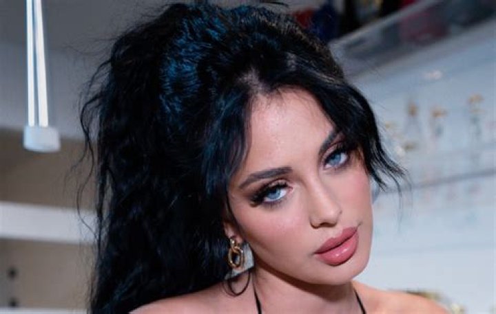 Camilla Araujo: The Rising Star of Pics and Social Media
