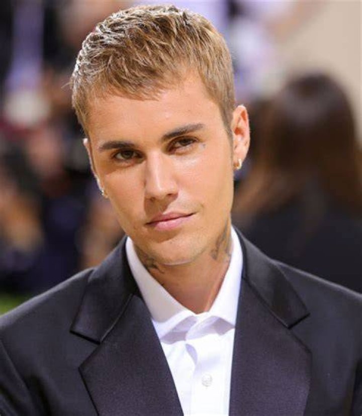 Justin Beber: The Rise of a Pop Icon