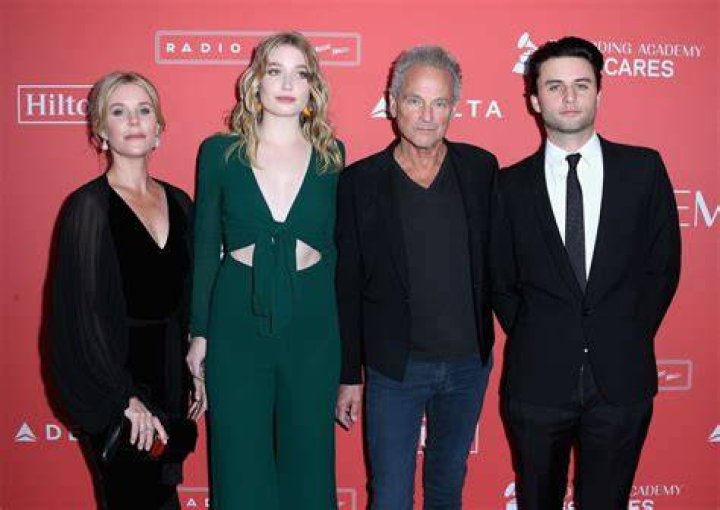 Lindsey Buckingham Children: A Glimpse into the Family Life of the Fleetwood Mac Guitarist